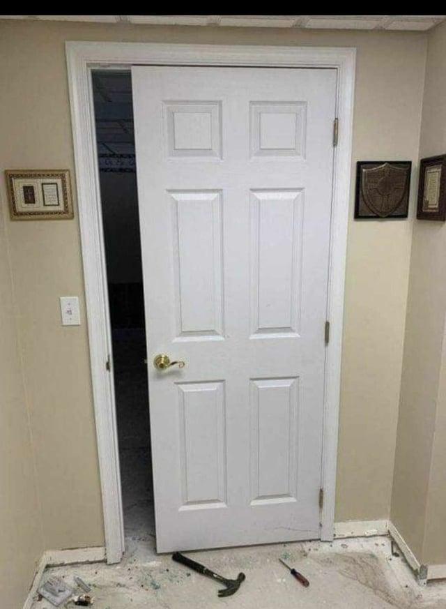 Izskatās ka durvju... Autors: Zibenzellis69 Neatkārtojami meistari, kuri savu darbu paveica tik slikti, pat ticēt negribās