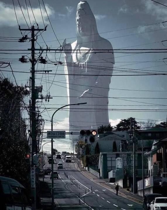  Dievietes Kanonas statuja... Autors: Zibenzellis69 15 milzīgas lietas, kas varētu dažiem mums  justies pavisam nevērtīgiem