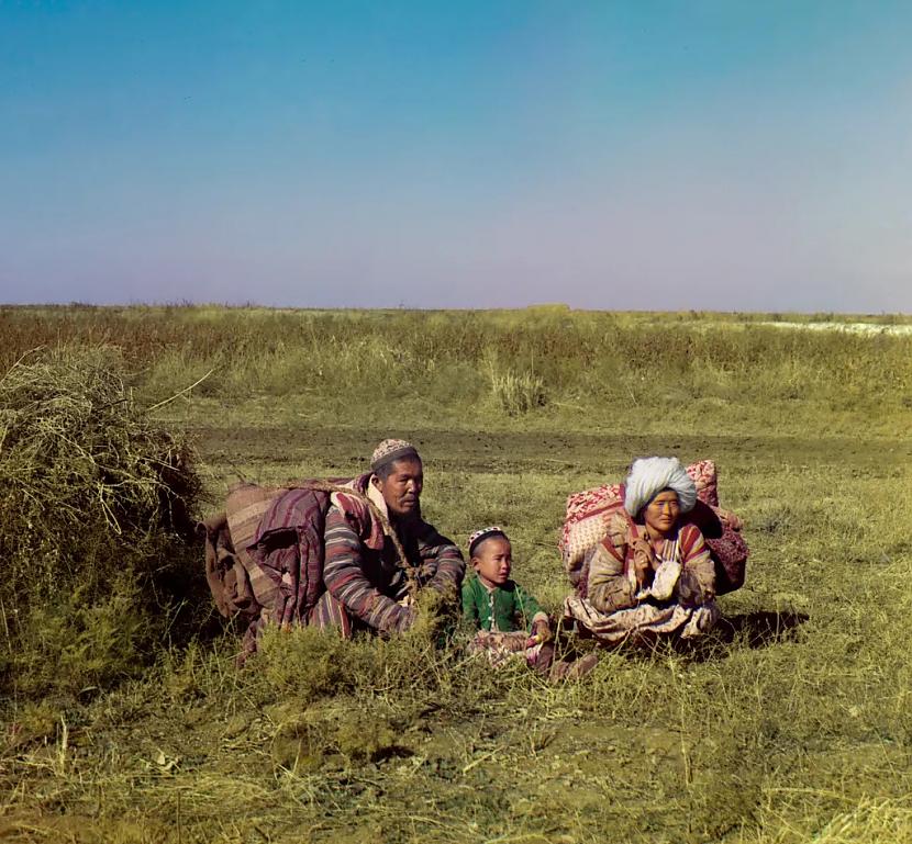 Nomadu kirgīzu ģimene kas... Autors: Lestets Krāsainas fotogrāfijas no Krievijas impērijas laikiem