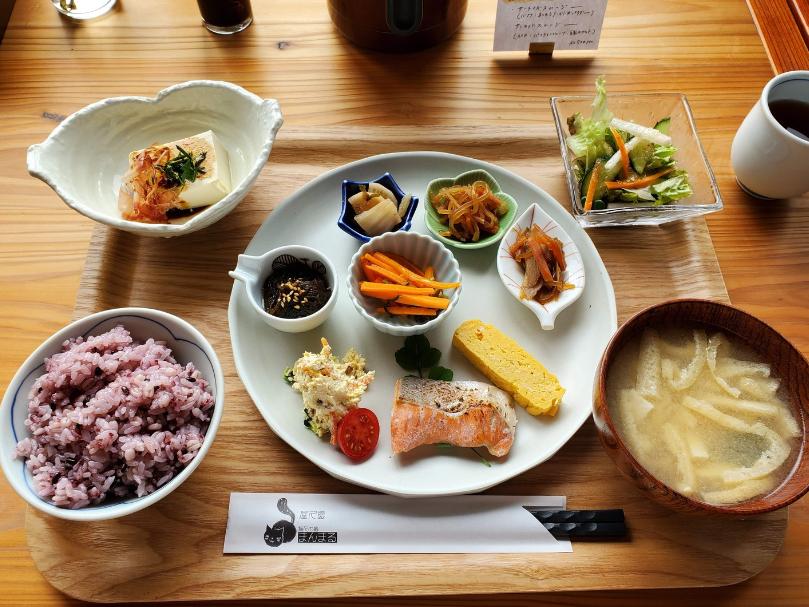 Japāņu brokastisĒdienreizē... Autors: Zibenzellis69 15 pārsteidzošas brokastis no vairākām valstīm ar viņu tautas kultūras iezīmēm