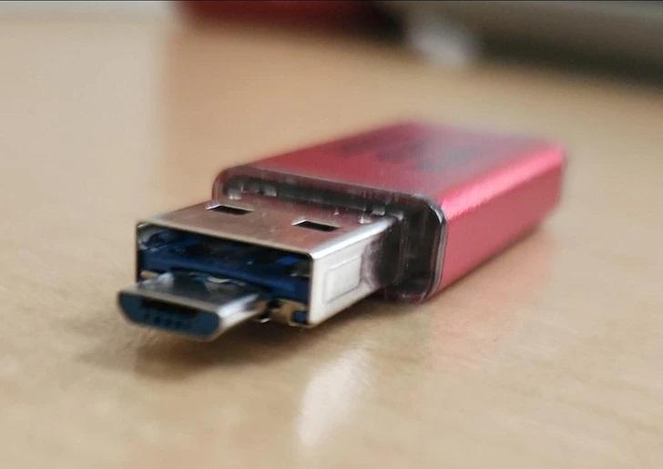 Scaronai zibatmiņai USB portā... Autors: Lestets 20 parastas lietas, kas ir kļuvušas diezgan neparastas