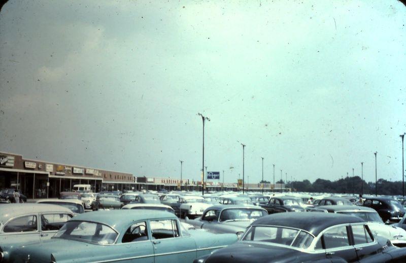 Krogers un vietējais... Autors: Zibenzellis69 Lielveikalu pirmsākumi un to evolūcija: foto no 1950. gadiem līdz 80. gadiem