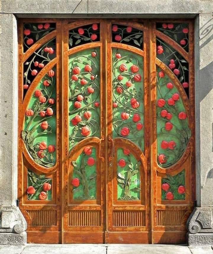 Granātābolu durvis 1907 casa... Autors: Zibenzellis69 17 durvju dizaini, kas tevi varētu pārsteigt un varbūt pat samulsināt