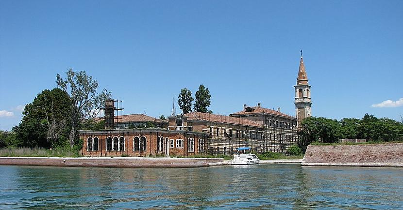 Kur atrodas Poveglia salaTā... Autors: Lestets VIDEO ⟩ Viņš pavadīja nakti «pasaules baisākajā salā», ko nav atļauts apmeklēt