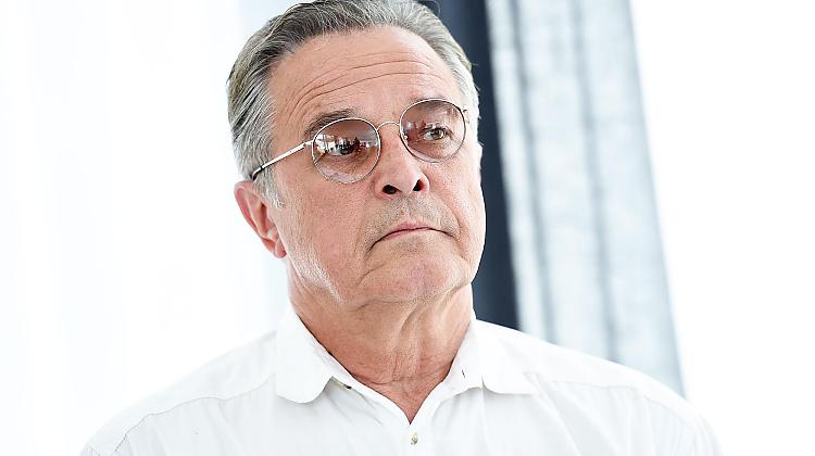 Tests: Vai zini, kā sauc šos slavenos latviešus, kuri dzimuši augustā?